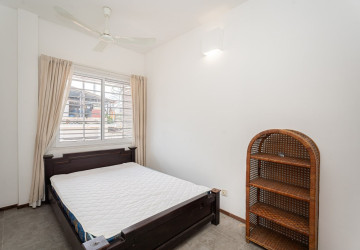 Renovated 2 Bedroom Apartment For Sale - Chakto Mukh, Phnom Penh thumbnail