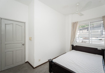 Renovated 2 Bedroom Apartment For Sale - Chakto Mukh, Phnom Penh thumbnail