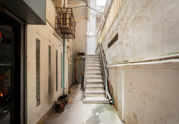 Renovated 2 Bedroom Apartment For Sale - Chakto Mukh, Phnom Penh thumbnail