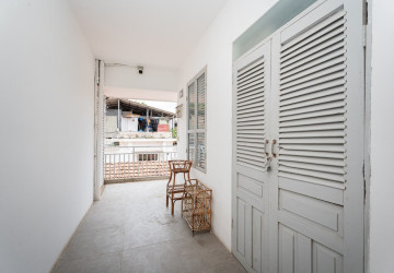 Renovated 2 Bedroom Apartment For Sale - Chakto Mukh, Phnom Penh thumbnail