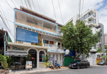 Renovated 2 Bedroom Apartment For Sale - Chakto Mukh, Phnom Penh thumbnail