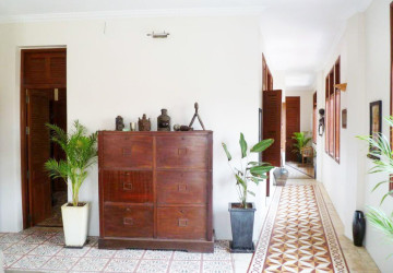 Renovated 3 Bedroom Apartment For Rent - Wat Phnom, Phnom Penh thumbnail