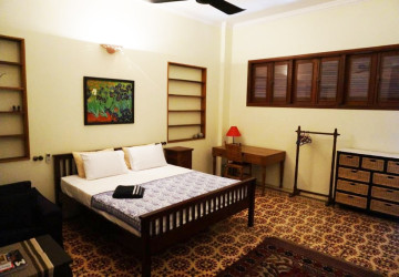 Renovated 3 Bedroom Apartment For Rent - Wat Phnom, Phnom Penh thumbnail
