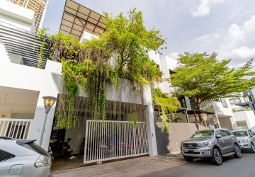 6 Bedrooms Villa For Sale- Residence 90,  Boeung Kak 1,  Phnom Penh thumbnail