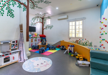 3 Bedroom Serviced Apartment For Rent - Wat Phnom, Phnom Penh thumbnail