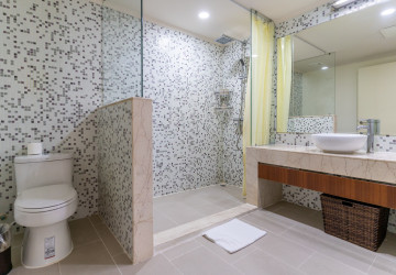 3 Bedroom Serviced Apartment For Rent - Wat Phnom, Phnom Penh thumbnail