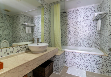 3 Bedroom Serviced Apartment For Rent - Wat Phnom, Phnom Penh thumbnail