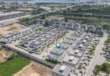 4 Bedroom Villa Plus Touch Type B For Rent - Borey Chankiri, Preaek Kampues, Phnom Penh thumbnail