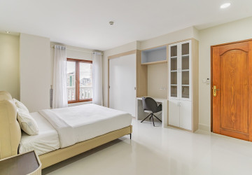 3 Bedroom Serviced Penthouse Apartment For Rent - BKK1, Phnom Penh thumbnail