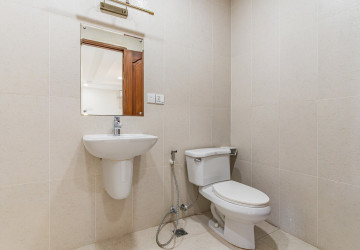 3 Bedroom Serviced Penthouse Apartment For Rent - BKK1, Phnom Penh thumbnail