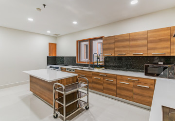 3 Bedroom Serviced Penthouse Apartment For Rent - BKK1, Phnom Penh thumbnail