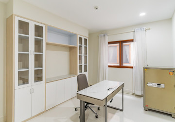 3 Bedroom Serviced Penthouse Apartment For Rent - BKK1, Phnom Penh thumbnail