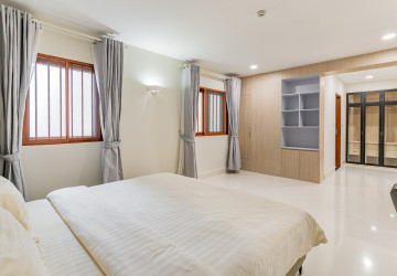 3 Bedroom Serviced Penthouse Apartment For Rent - BKK1, Phnom Penh thumbnail