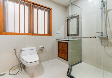 3 Bedroom Serviced Penthouse Apartment For Rent - BKK1, Phnom Penh thumbnail