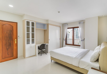 3 Bedroom Serviced Penthouse Apartment For Rent - BKK1, Phnom Penh thumbnail