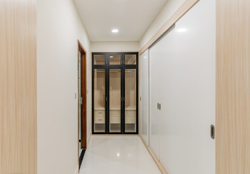 3 Bedroom Serviced Penthouse Apartment For Rent - BKK1, Phnom Penh thumbnail