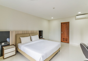 3 Bedroom Serviced Penthouse Apartment For Rent - BKK1, Phnom Penh thumbnail