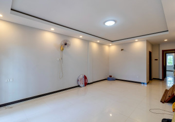 4 Bedroom Shophouse For Rent - Kouk Chak, Siem Reap thumbnail