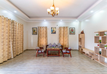 3 Bedroom Villa For Rent - Sangkat Siem Reap, Siem Reap thumbnail