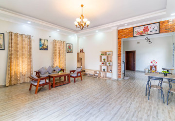 3 Bedroom Villa For Rent - Sangkat Siem Reap, Siem Reap thumbnail