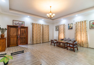 3 Bedroom Villa For Rent - Sangkat Siem Reap, Siem Reap thumbnail