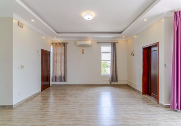 3 Bedroom Villa For Rent - Sangkat Siem Reap, Siem Reap thumbnail