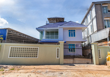 3 Bedroom House For Rent - Sangkat Siem Reap, Siem Reap thumbnail