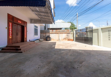 3 Bedroom House For Rent - Sangkat Siem Reap, Siem Reap thumbnail