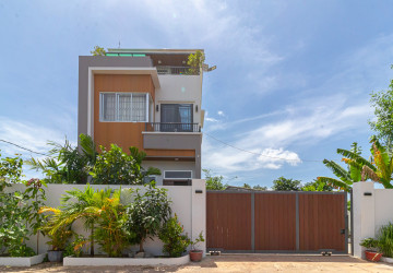 3 Bedroom House For Sale - Sangkat Siem Reap, Siem Reap thumbnail