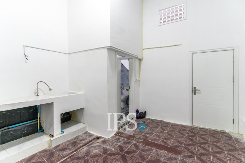303 Sqm Commercial Building For Rent - Daun Penh, Phnom Penh