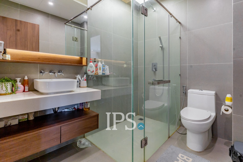 8th Floor 2 Bedroom Condo For Sale - Peninsula Residence, Chroy Changvar, Phnom Penh