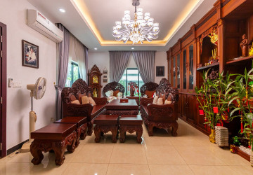 4 Bedroom Villa For Rent - Borey Tourism, Kandaek, Prasat Bakong, Siem Reap thumbnail