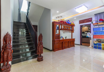 4 Bedroom Villa For Rent - Borey Tourism, Kandaek, Prasat Bakong, Siem Reap thumbnail