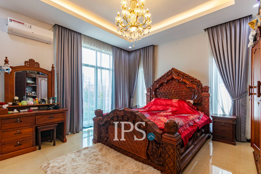 4 Bedroom Villa For Rent - Borey Tourism, Kandaek, Prasat Bakong, Siem Reap