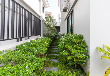 4 Bedroom Villa For Rent - Borey Tourism, Kandaek, Prasat Bakong, Siem Reap thumbnail