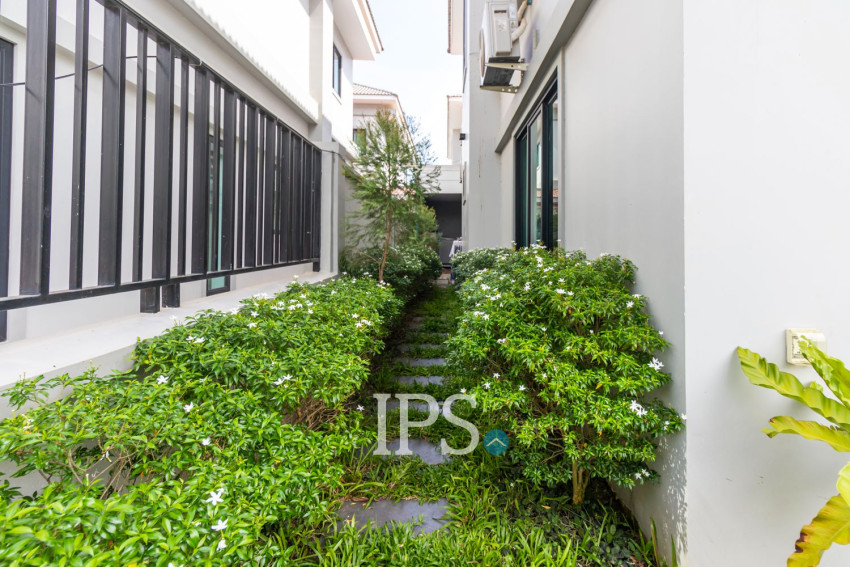 4 Bedroom Villa For Rent - Borey Tourism, Kandaek, Prasat Bakong, Siem Reap