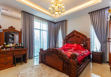 4 Bedroom Villa For Rent - Borey Tourism, Kandaek, Prasat Bakong, Siem Reap thumbnail