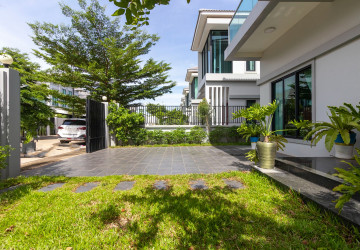 4 Bedroom Villa For Rent - Borey Tourism, Kandaek, Prasat Bakong, Siem Reap thumbnail