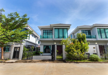 4 Bedroom Villa For Rent - Borey Tourism, Kandaek, Prasat Bakong, Siem Reap thumbnail