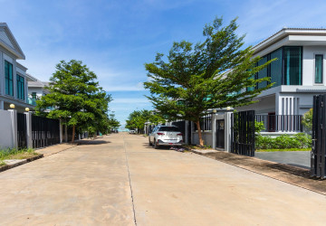 4 Bedroom Villa For Rent - Borey Tourism, Kandaek, Prasat Bakong, Siem Reap thumbnail