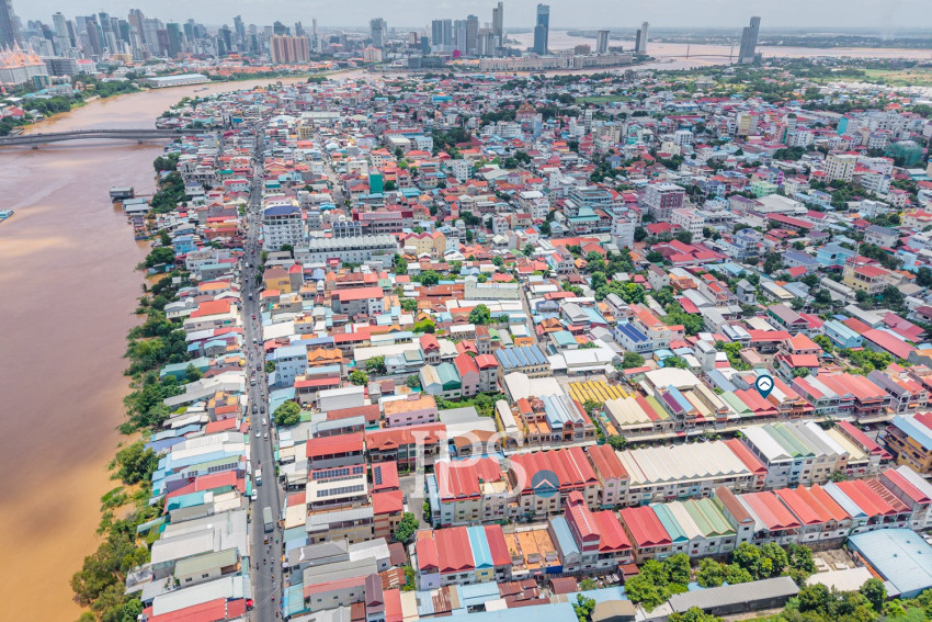 4 Bedroom Flat For Sale - Borey Chroy Bassac, Preaek Pra,  Phnom Penh