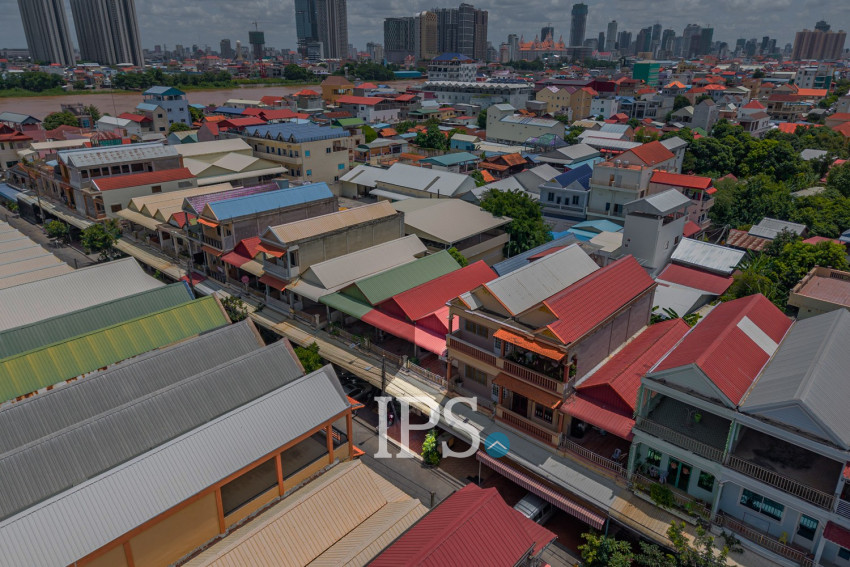 4 Bedroom Flat For Sale - Borey Chroy Bassac, Preaek Pra,  Phnom Penh