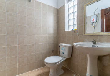 4 Bedroom Villa For Rent - Chroy Changvar, Phnom Penh thumbnail