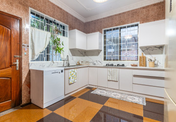 4 Bedroom Villa For Rent - Chroy Changvar, Phnom Penh thumbnail