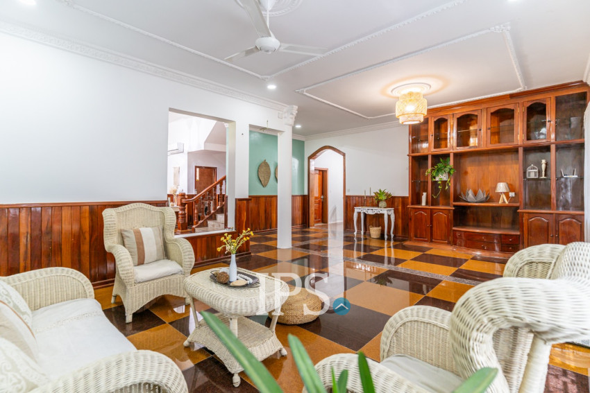 4 Bedroom Villa For Rent - Chroy Changvar, Phnom Penh