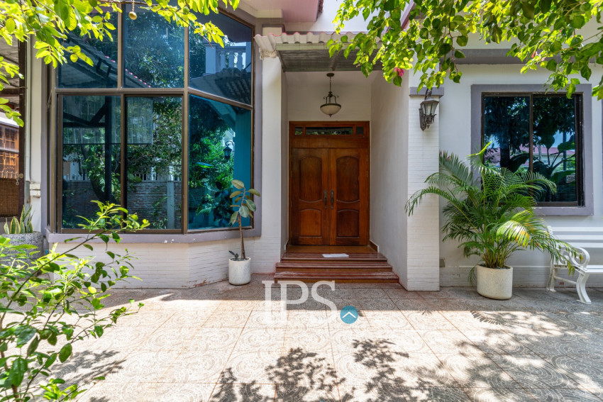4 Bedroom Villa For Rent - Chroy Changvar, Phnom Penh