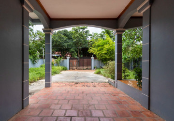 4 Bedroom House For Rent - Slor Kram, Siem Reap thumbnail