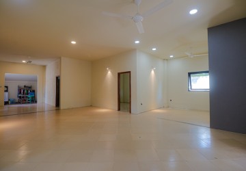 4 Bedroom House For Rent - Sala Kamreuk, Siem Reap thumbnail