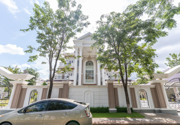 11 Bedroom King Villa For Rent -  Borey Peng Huoth The Star Diamond, Chak Angre Kraom, Phnom Penh thumbnail