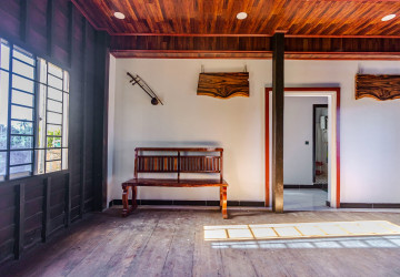 3 Bedroom House For Rent - Sangkat Siem Reap, Siem Reap thumbnail